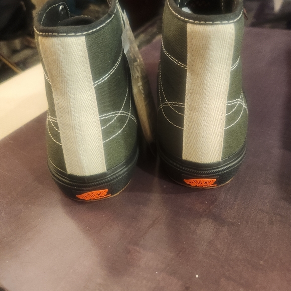 Vans Vrocket High size 10 perfect condition never worn. With original bottom box - Picture 6 of 6